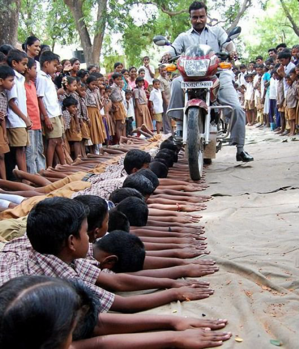 &#91;KASIHAN&#93; Jangan sampe agan ngelakuin ini , sama anak2 gan !!!!