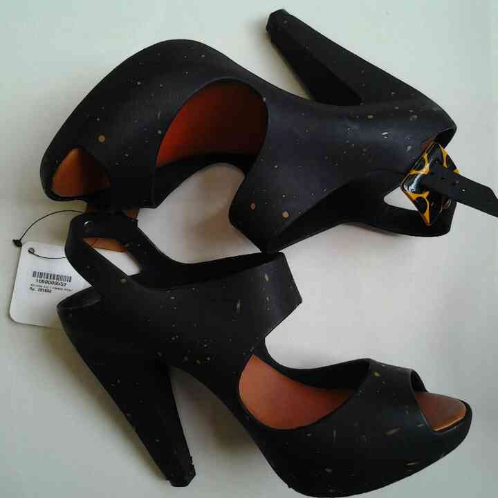 garagesale makeup the body shop..sepatu sendal dll