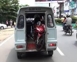 ane pengen tau gan, pengalaman nyebelin agan kalo naek mobil umum gan ?