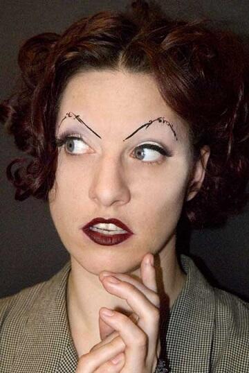 Perempuan2 Yang Tidak Tau Bagaimana Seharusnya Alis Mata Terlihat