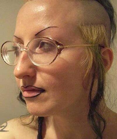 Perempuan2 Yang Tidak Tau Bagaimana Seharusnya Alis Mata Terlihat