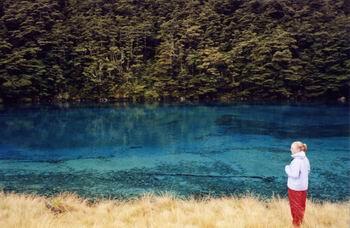 6 Danau dengan kondisi alam paling unik