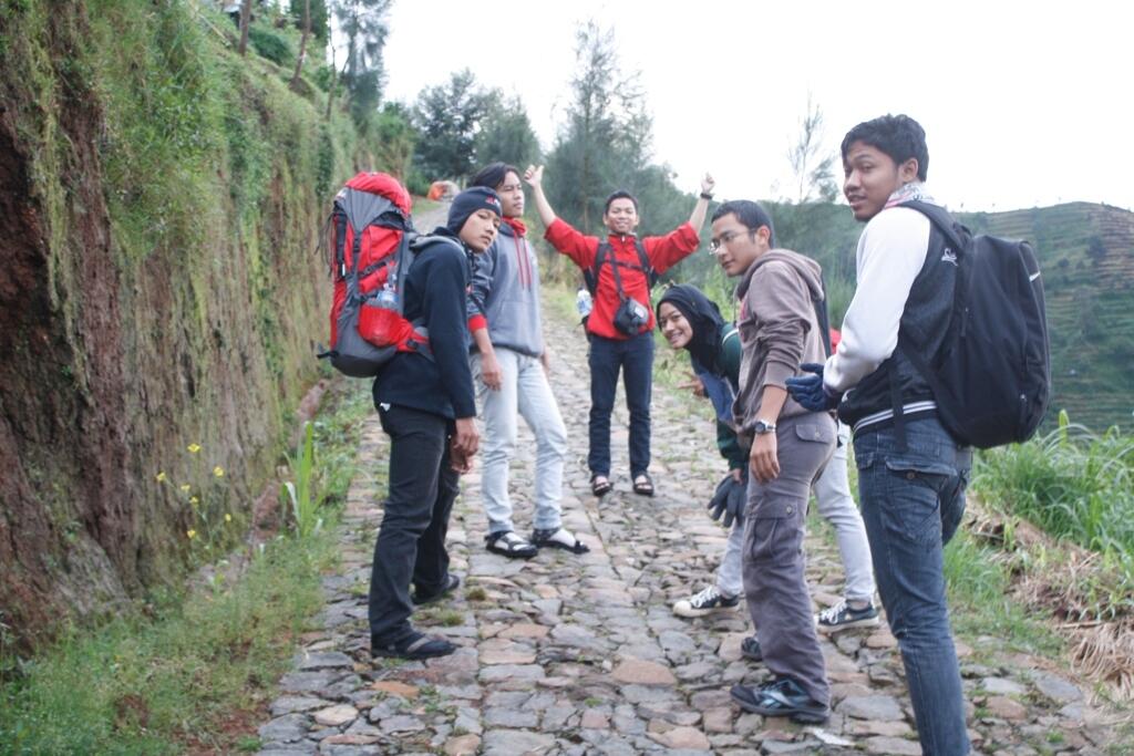 Catatan Perjalanan Gunung Prau 2.565 mdpl