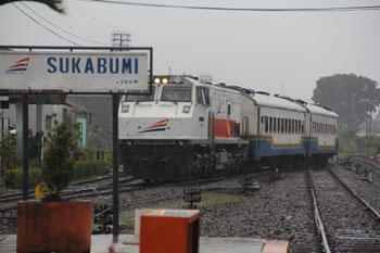 Kereta Api Cianjur !, Dari Argo Peyeum Menjadi ( KLB siliwangi dan KLB Kiansantang ) 