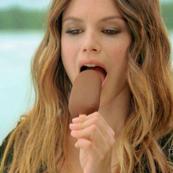 &#91;++&#93; Para Selebriti &quot;Ngemut&quot; Sesuatu Yang Dingin2 Gan..!!