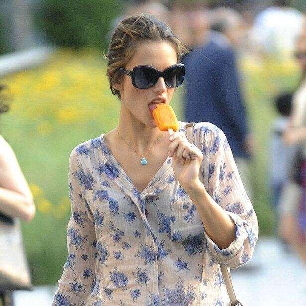 &#91;++&#93; Para Selebriti &quot;Ngemut&quot; Sesuatu Yang Dingin2 Gan..!!