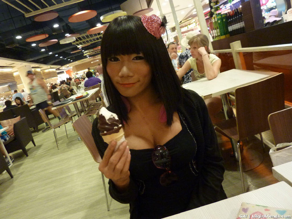 &#91;++&#93; Para Selebriti &quot;Ngemut&quot; Sesuatu Yang Dingin2 Gan..!!