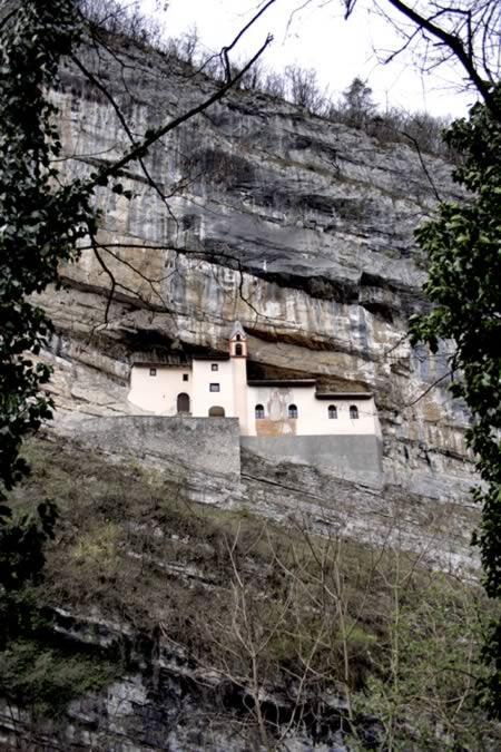 6 Posisi Rumah Di Luar Akal Sehat Manusia ( PIC )