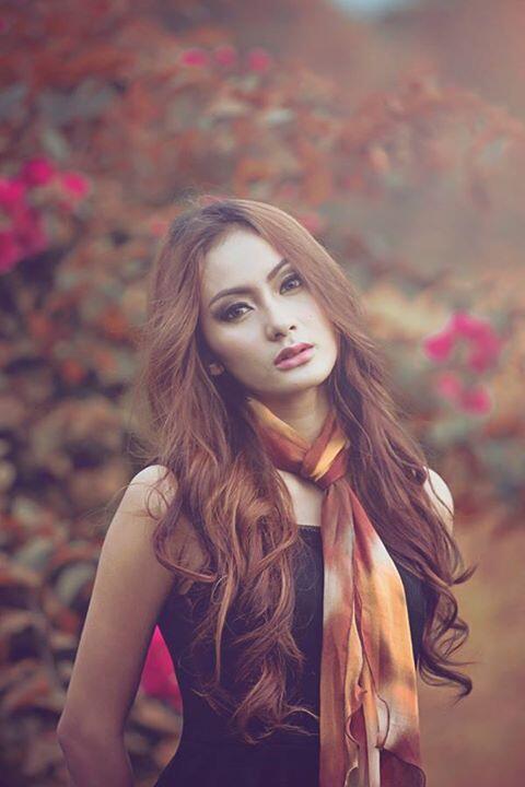 ( AJAKAN HUNTING ) CYBER TRIBES and THE BO-HO GIRLS with 2 Indonesian and 2 Internati