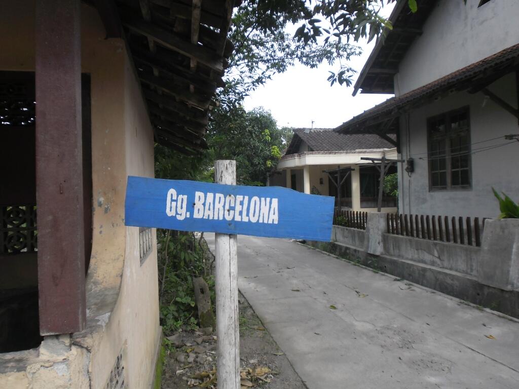 Uniknya nama gang di Sukoharjo (Kampung Bola)