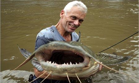 &quot;Jeremy Wade&quot; traveler, TV presenter, pemancing gila.