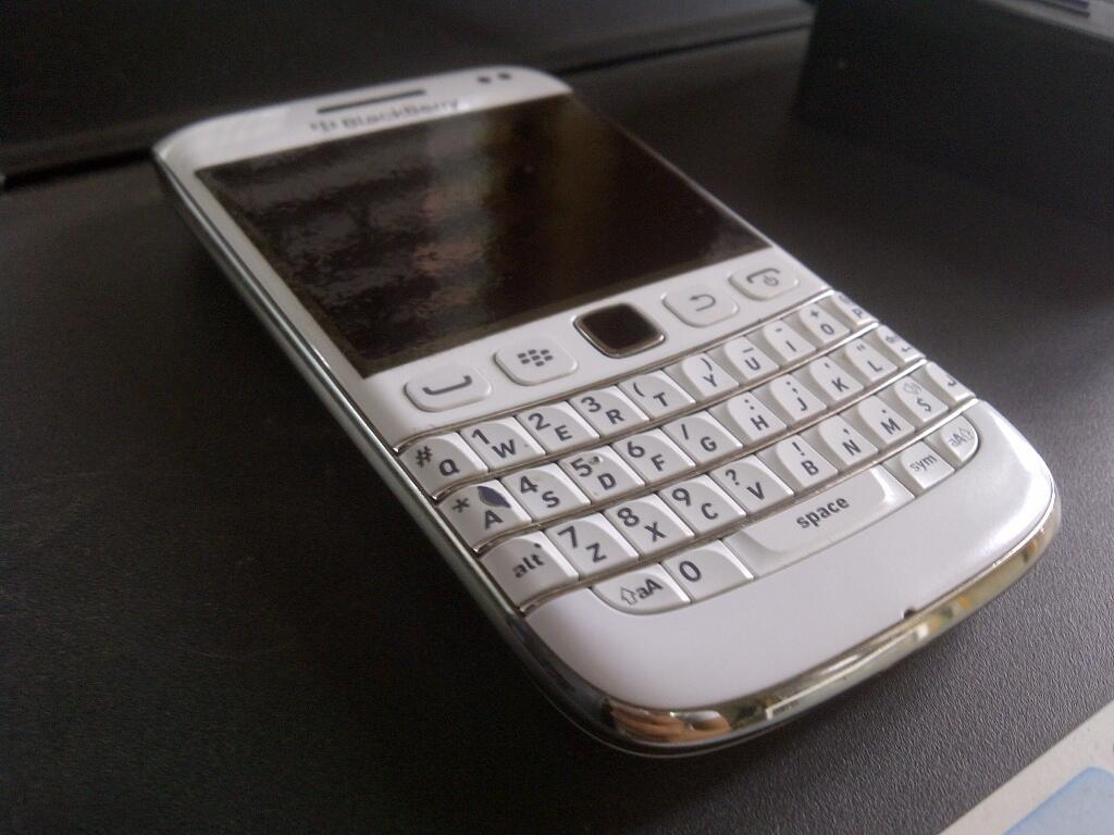 BB Onyx 3 (bellagio - 9790) white garansi mint condition (bandung)