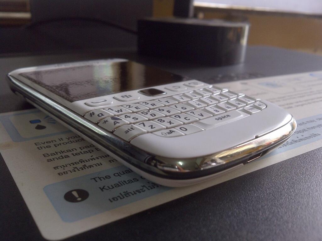 BB Onyx 3 (bellagio - 9790) white garansi mint condition (bandung)