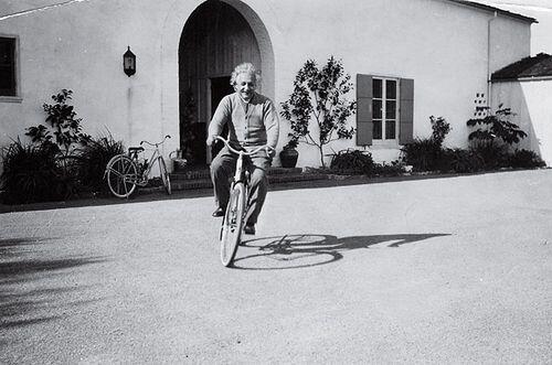 7 FAKTA MENGEJUTKAN TENTANG EINSTEIN