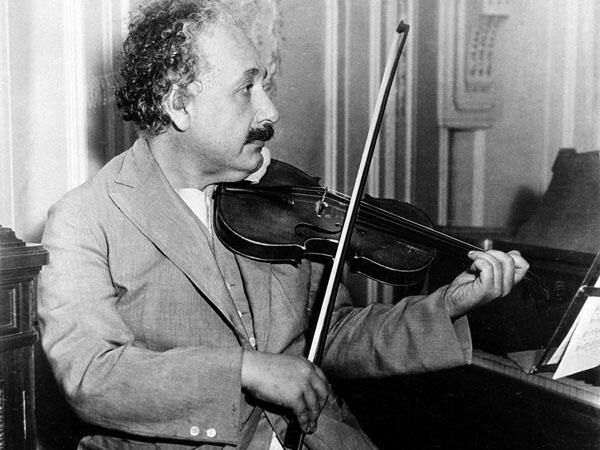7 FAKTA MENGEJUTKAN TENTANG EINSTEIN