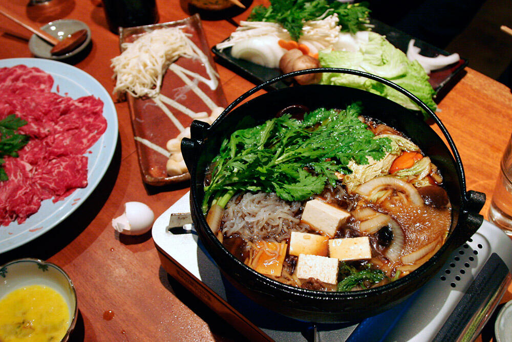 Perbedaan sukiyaki dan shabu-shabu 