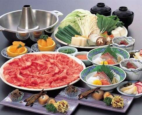 Perbedaan sukiyaki dan shabu-shabu 