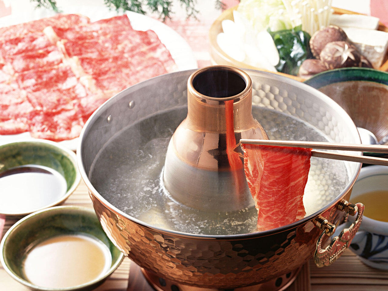 Perbedaan sukiyaki dan shabu-shabu 