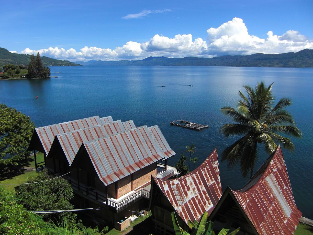 6 Danau di Indonesia yang Luas Bagai Lautan