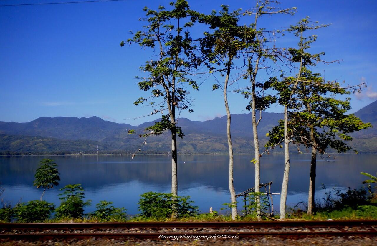6 Danau di Indonesia yang Luas Bagai Lautan