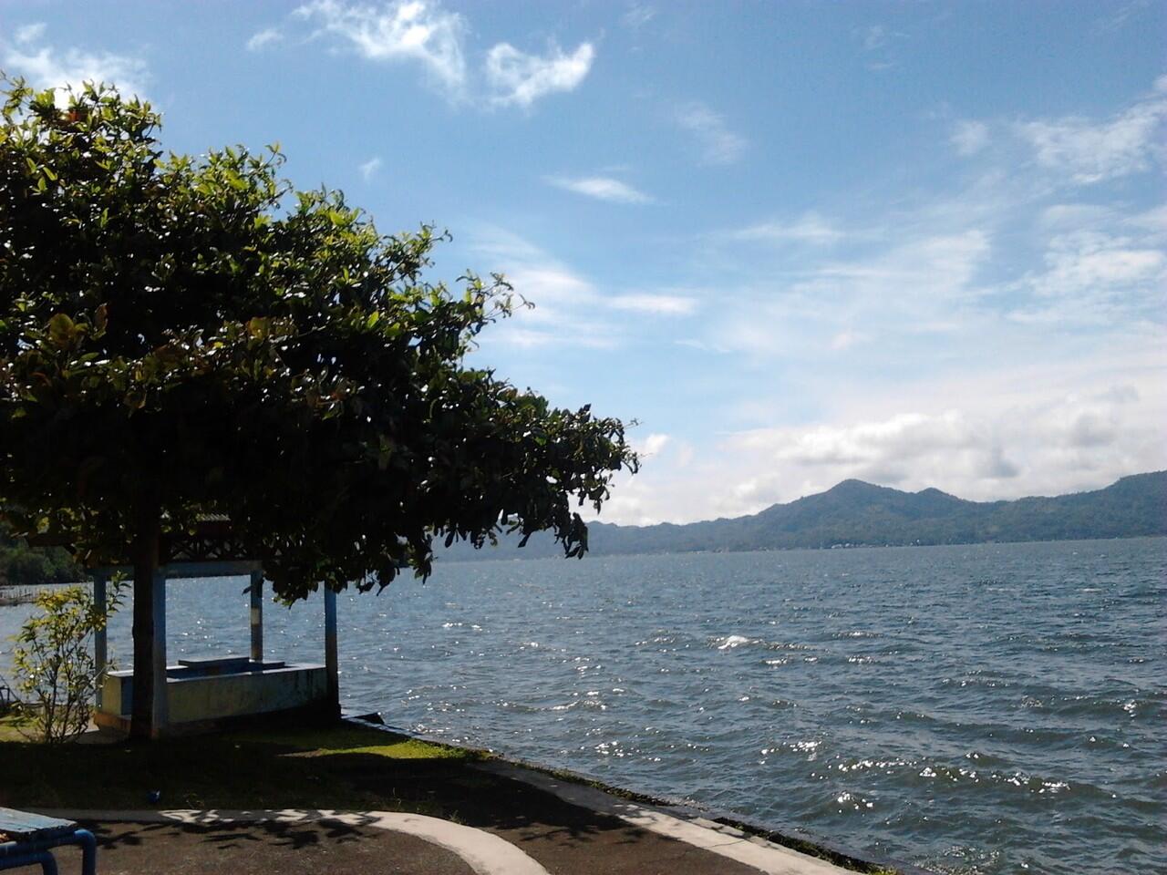 6 Danau di Indonesia yang Luas Bagai Lautan