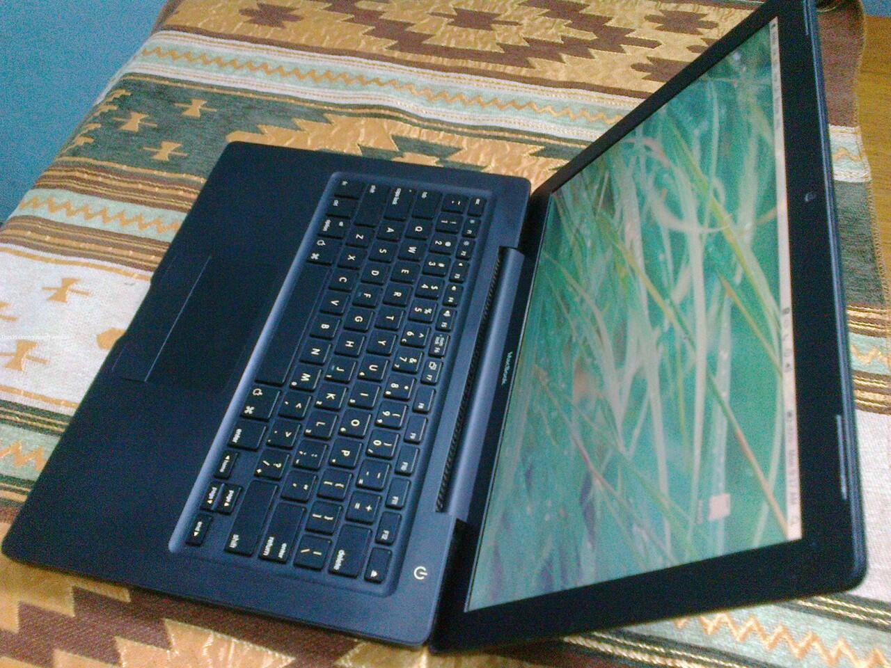Macbook Black 1.1 Core Duo/2g/250g/ Baterai 3 Jam