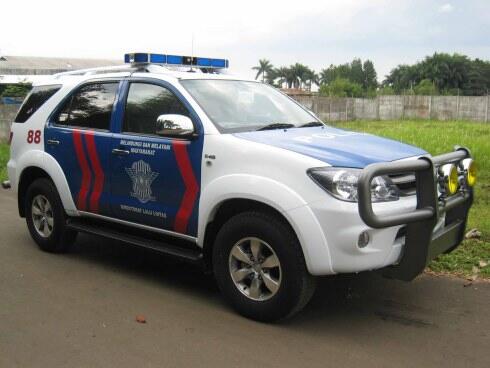 Pendapat agan tentang Mobil pribadi yang menggunaan Lampu Isyarat dan Sirene