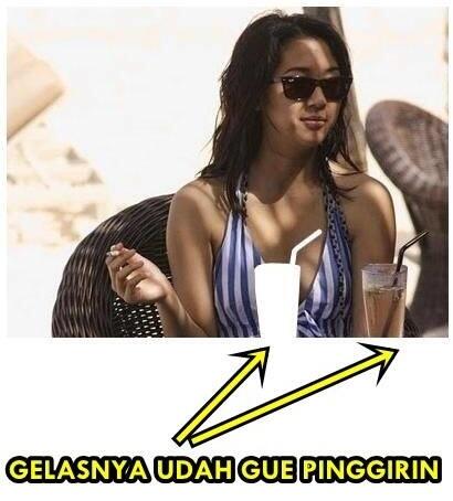 Kampret Story Itu Seperti Apa ? Seperti Ini,Sebuah Gelas Yang Merusak Pemndangn Indah