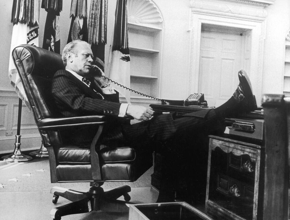 Inilah Gaya Bertelepon Para Presiden USA, Gimana Dengan gaya Ente ???