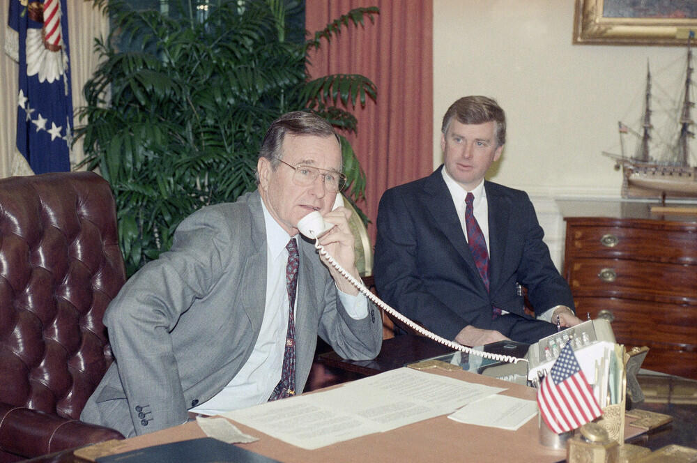 Inilah Gaya Bertelepon Para Presiden USA, Gimana Dengan gaya Ente ???