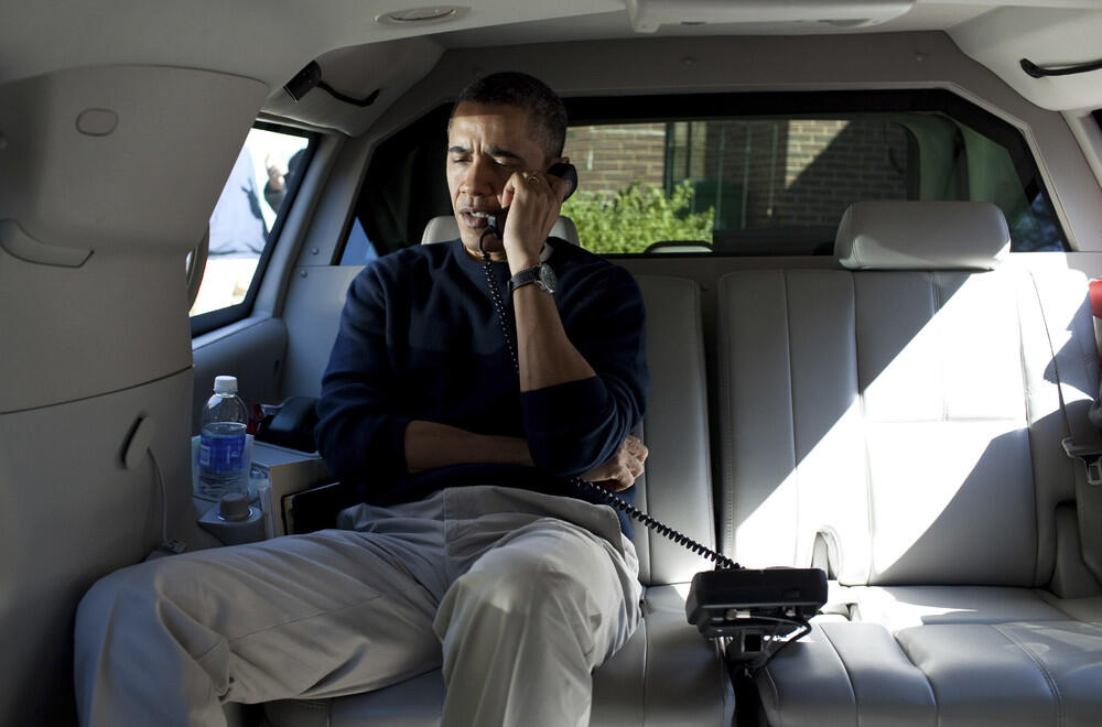 Inilah Gaya Bertelepon Para Presiden USA, Gimana Dengan gaya Ente ???