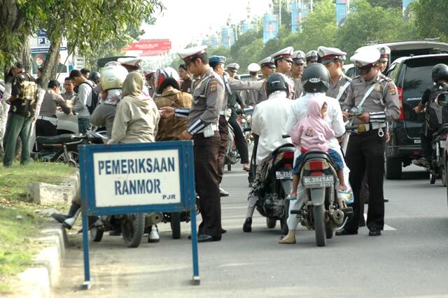 Inspirational :Seorang Polisi Lalu Lintas Yang Tidak Pernah Menilang