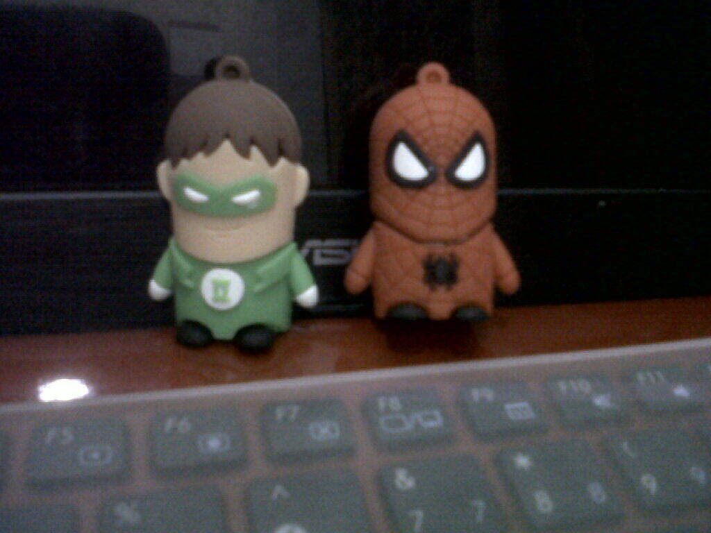 flash disc USB spider-man dan green lantern 8gb bisa dikalung