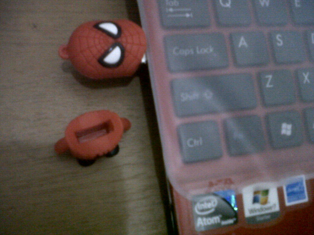 flash disc USB spider-man dan green lantern 8gb bisa dikalung