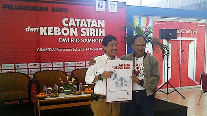 LEWAT BUKU, POLITISI PDIP BEBERKAN BOBROK DPRD DKI