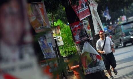 CALEG ITU SAMPAH.....nih ane banyak bukti-buktinya