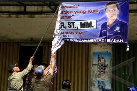 CALEG ITU SAMPAH.....nih ane banyak bukti-buktinya