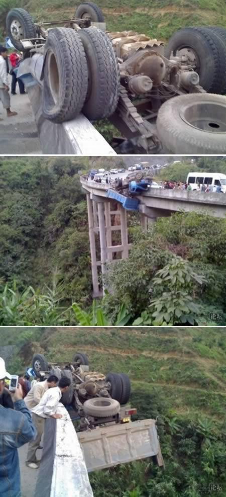 hiiii.... mobil-mobil ini berada diujung maut