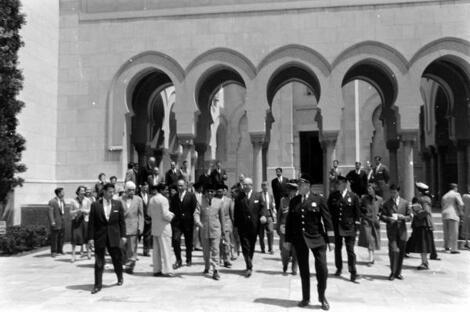 Ekslusif! Foto-Foto Bung Karno Shalat di Masjid Amerika 1956