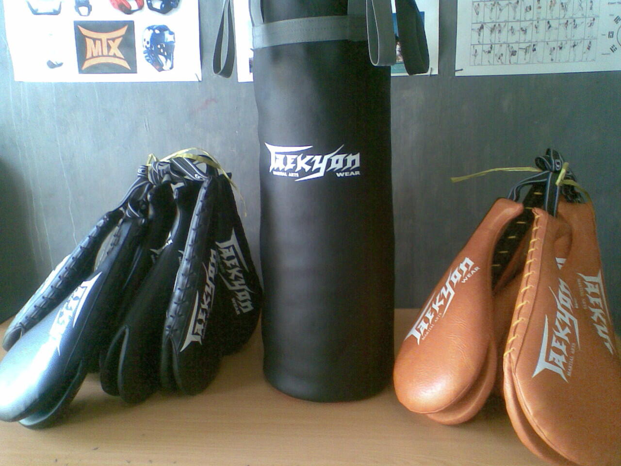 Seragam Tae Kwon Do & Peralatan Latihan (TAEKYON)