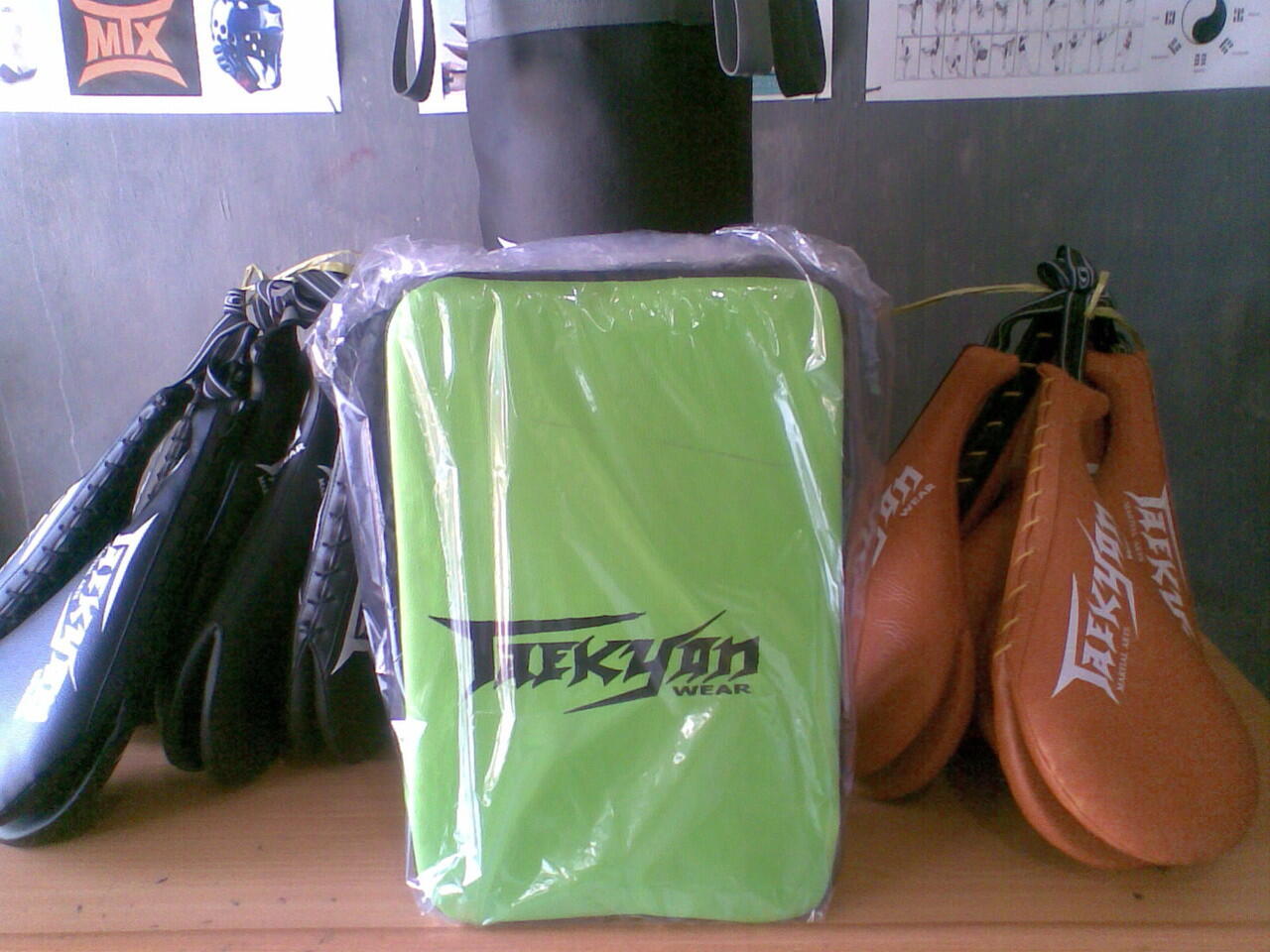 Seragam Tae Kwon Do & Peralatan Latihan (TAEKYON)