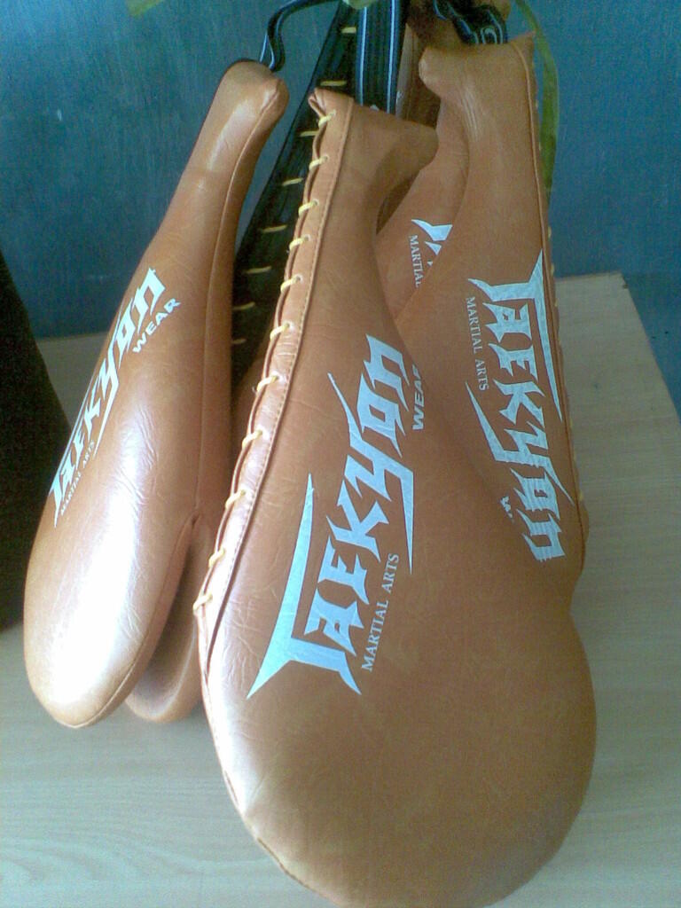 Seragam Tae Kwon Do & Peralatan Latihan (TAEKYON)