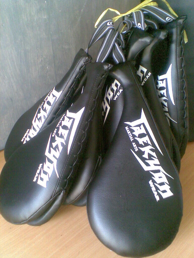 Seragam Tae Kwon Do & Peralatan Latihan (TAEKYON)