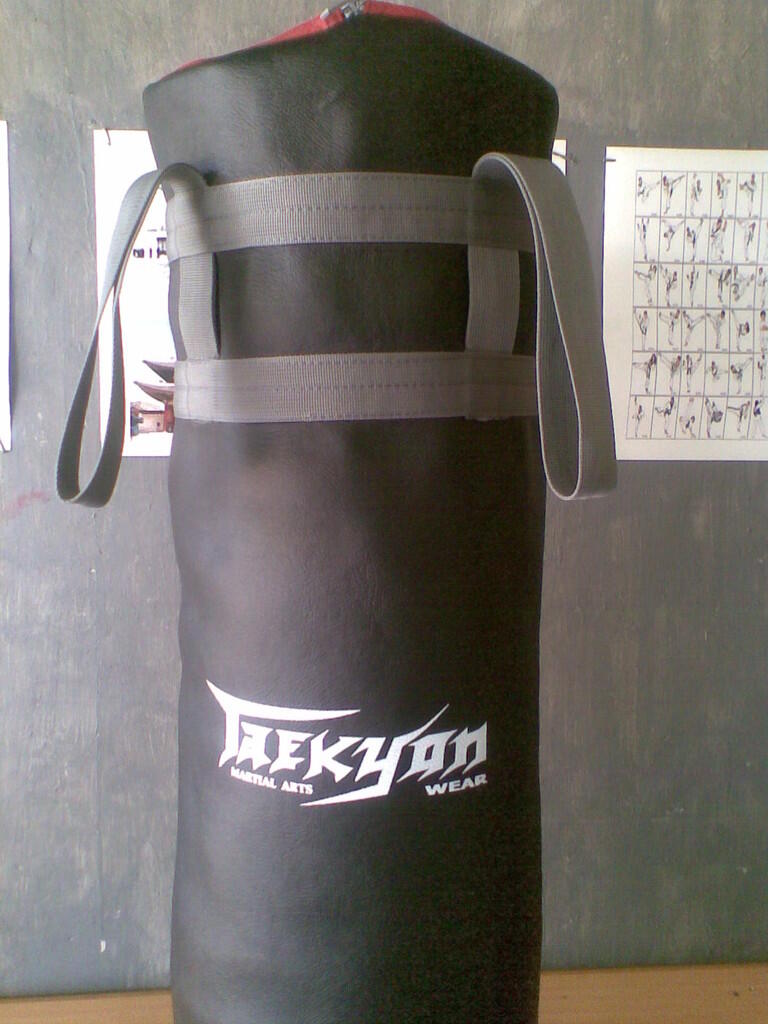 Seragam Tae Kwon Do & Peralatan Latihan (TAEKYON)