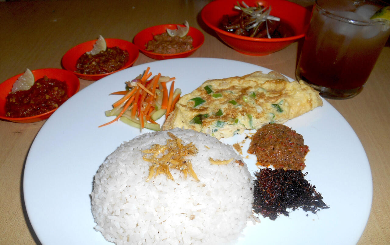 Makan Gratis di Antarasa -- Bebek Ayam Rempah dengan 5 Sambal Istimewa 
