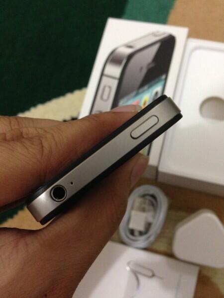 Jual iPhone 4s 32GB Black Super Mulus ! IMEI tembus ! Murmer , COD Bandung !