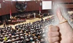 Kondom Bekas Berserakan Di Gedung DPR