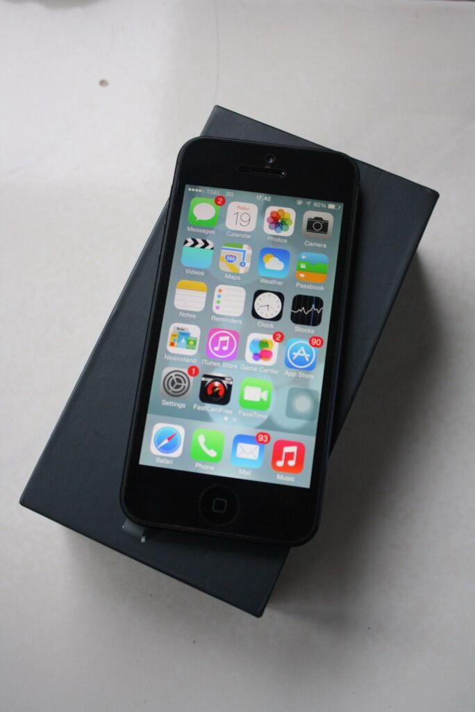 iPhone 5 Black 16gb Fullset Bandung