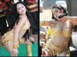 Mela Barbie buka baju usai Jusuf Kalla pergi