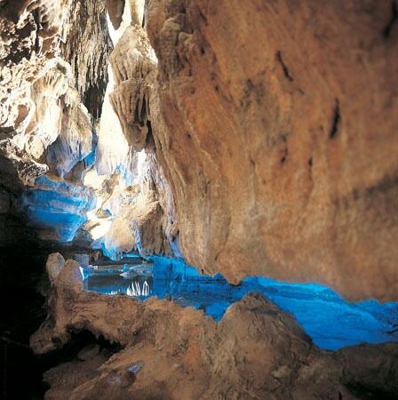 Air terjun ini bersembunyi 1.120 meter di bawah tanah